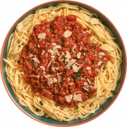 Plato de espagueti servido con salsa de carne roja, decorado con queso rallado y hierbas frescas, presentado en un tazón colorido.