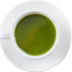 Taza de té verde en un plato blanco, vista desde arriba, mostrando el líquido verde brillante.